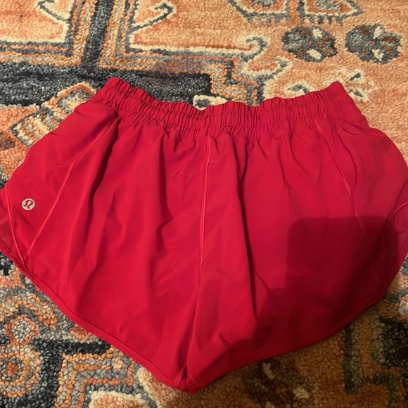 lululemon athletica Red Athletic Shorts 2.5 in, sz. 8 - Picture 2 of 3